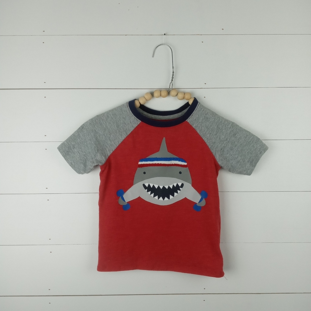 Old Navy boys size 4T shark with weights and headband design tshirt crewneck